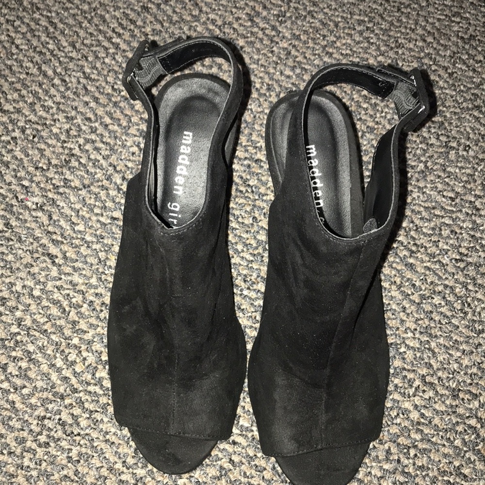 Madden Girl open toe/clasp back heel